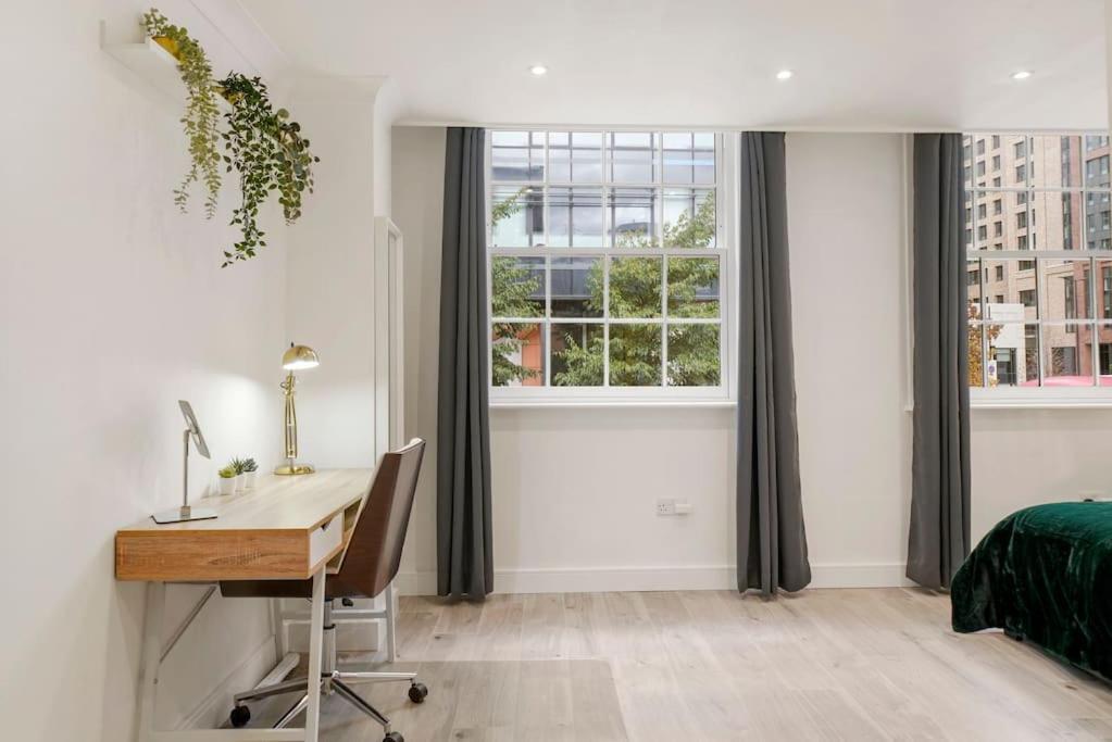 Modern 2 Bedroom In The Heart Of Apartment