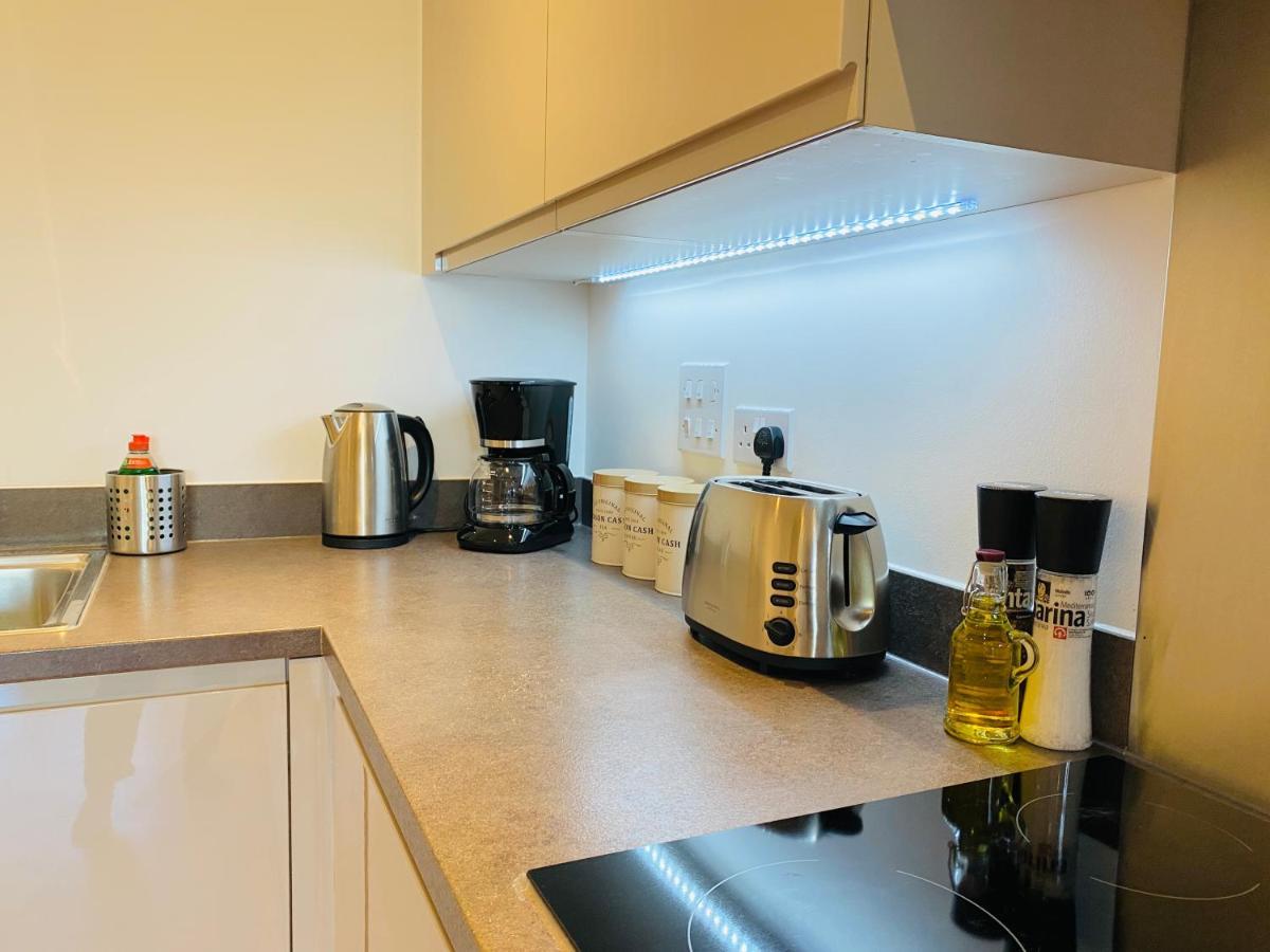 Spacious Two Bedroom In Balham Apartment *