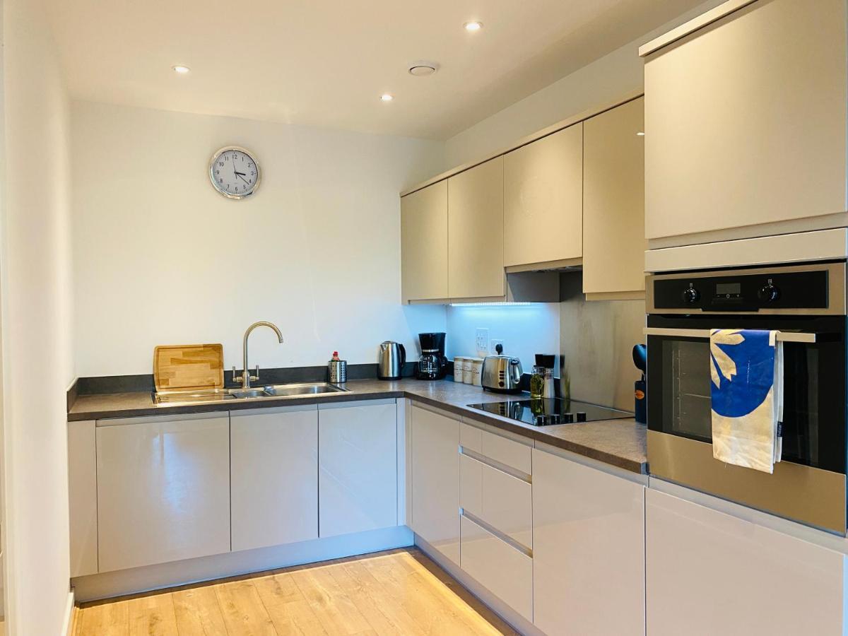 Spacious Two Bedroom In Balham Apartment