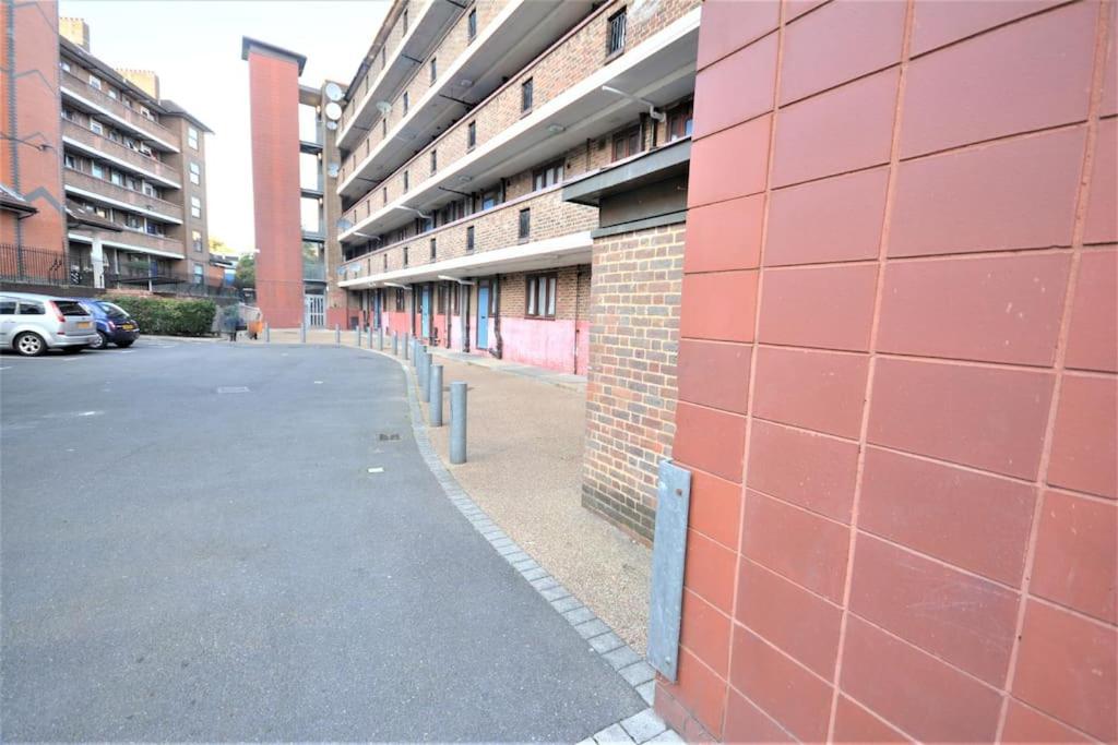 Apartment Lovely 4 Bedroom Close To The City Walking Distance From The Rivere View *