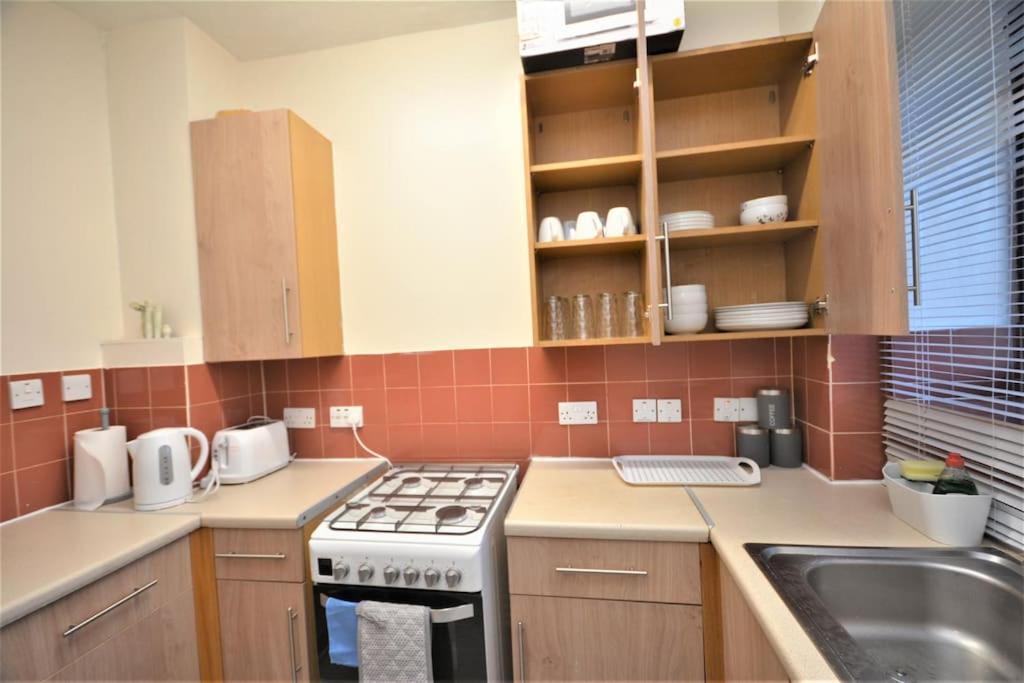 Apartment Lovely 4 Bedroom Close To The City Walking Distance From The Rivere View *