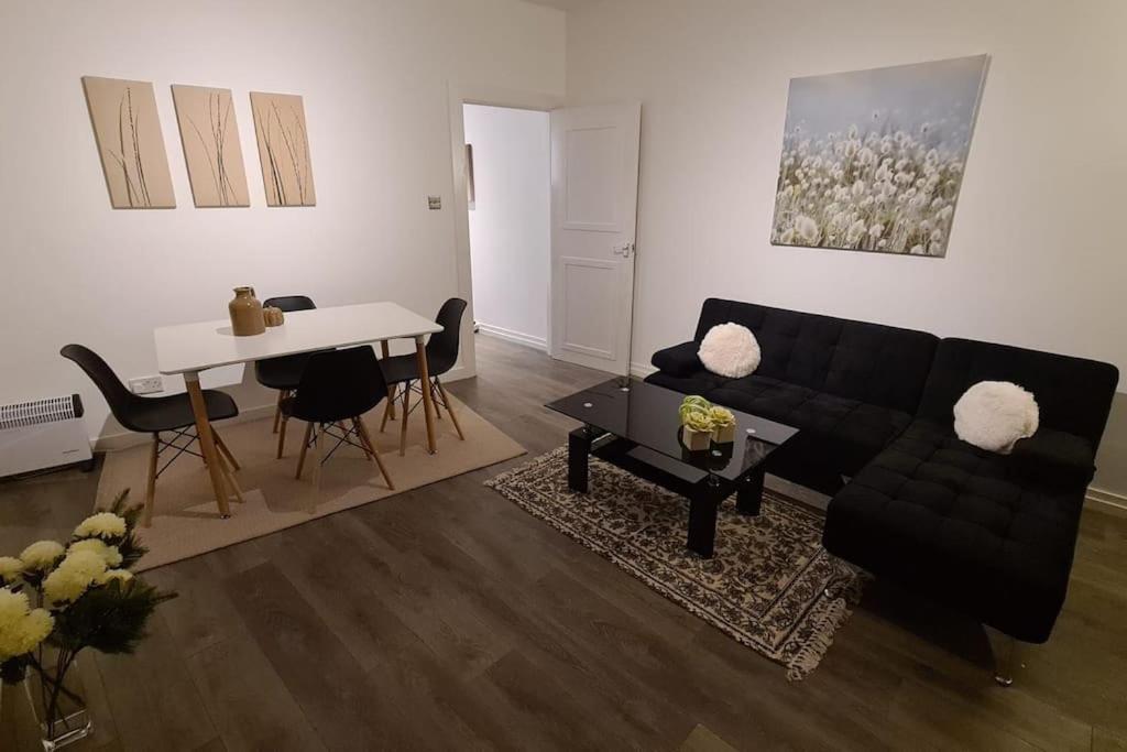 Apartment Luxury 1 Bedroom Flat In The Heart Of Wood