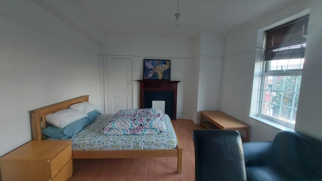 Edgware Station Apartment *