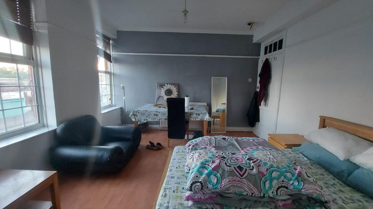 Apartment Edgware Station London