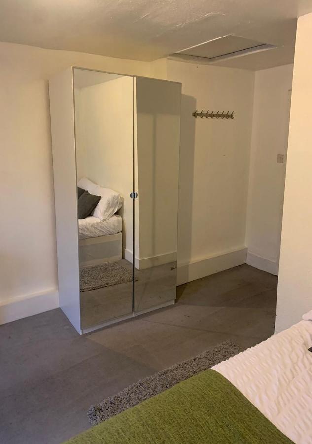 Balham, South Spacious 3 *