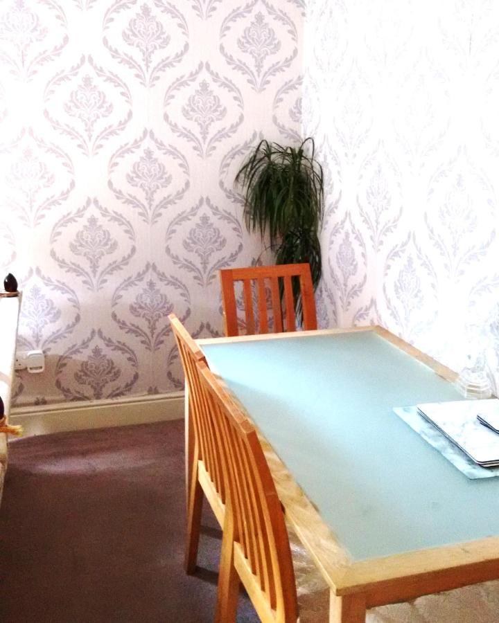 2 Bedrooms & 2 Bathrooms With An Ensuite Apartment London
