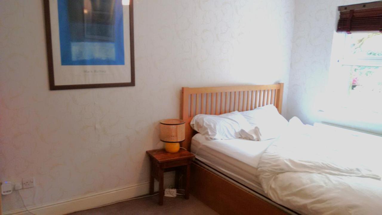 2 Bedrooms & 2 Bathrooms With An Ensuite Apartment