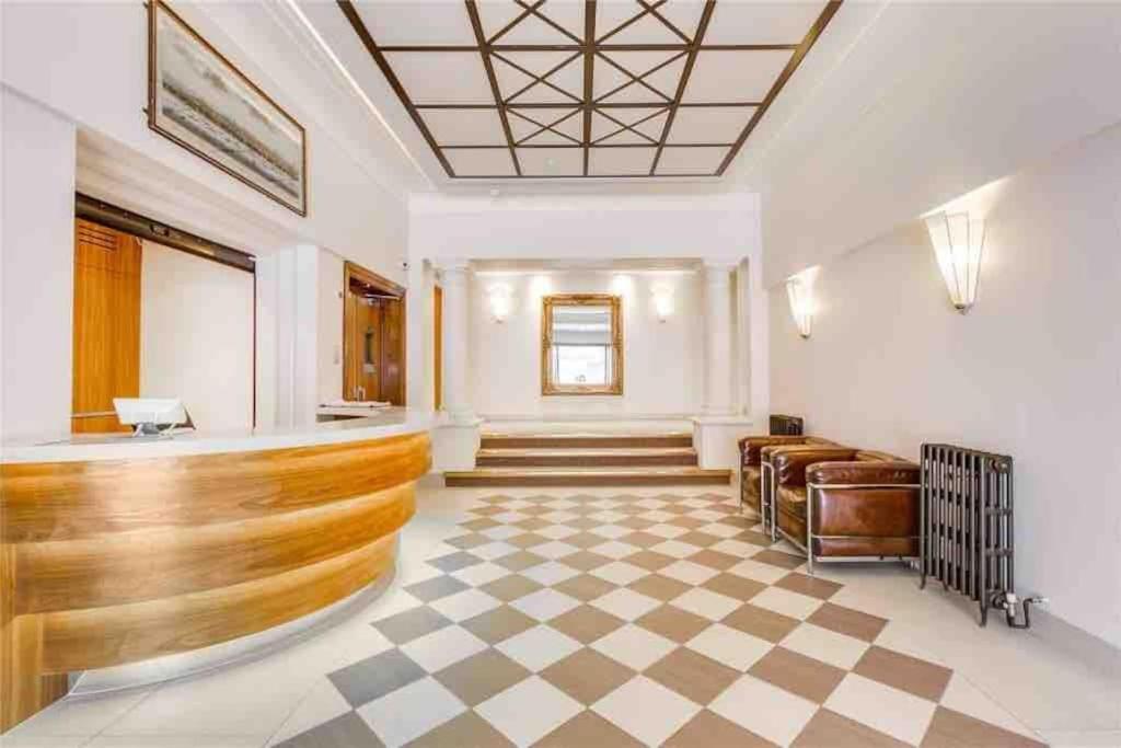 King-sized Studio, 6th Floor + Lift, Regent's Park Leilighet *