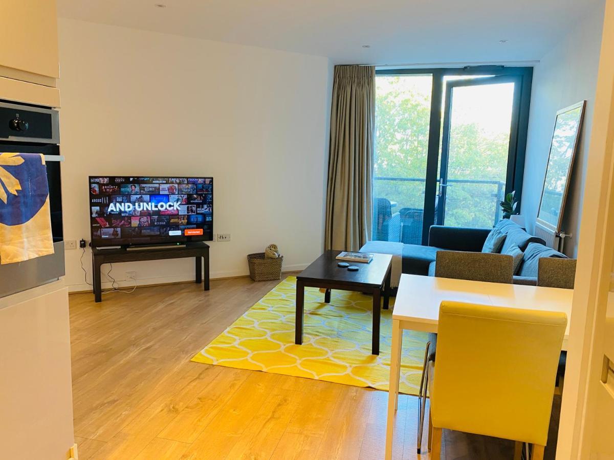 Spacious Two Bedroom In Balham London