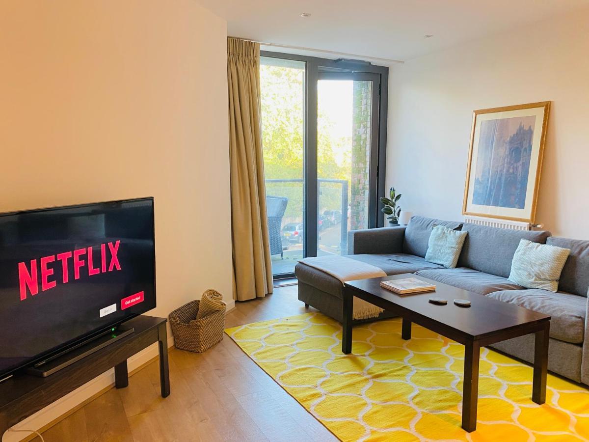 Spacious Two Bedroom In Balham London