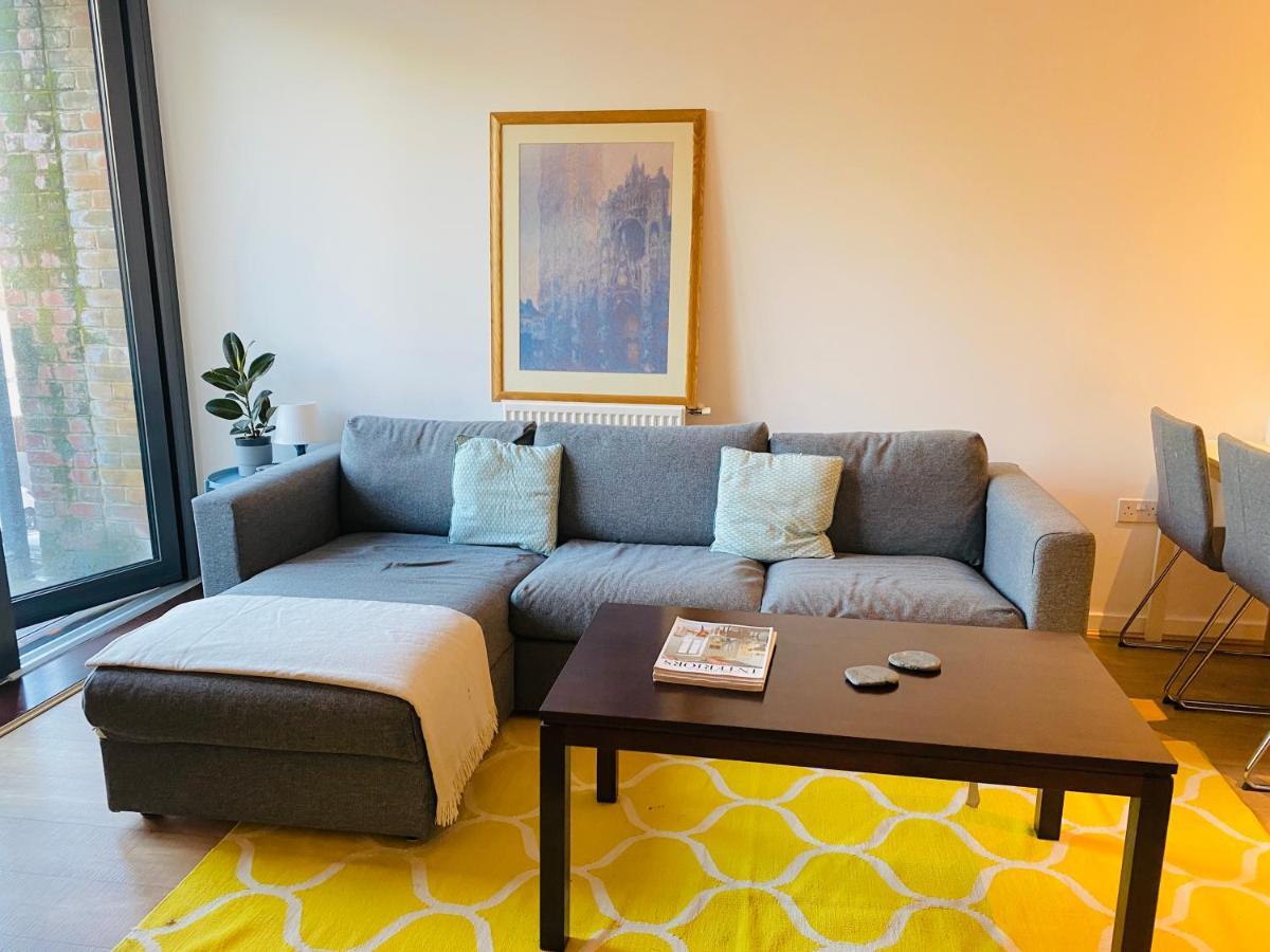 Apartment Spacious Two Bedroom In Balham *