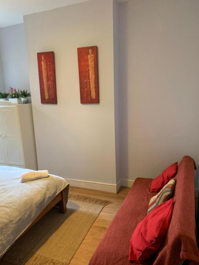Cosy 6 Bedroom House Londra