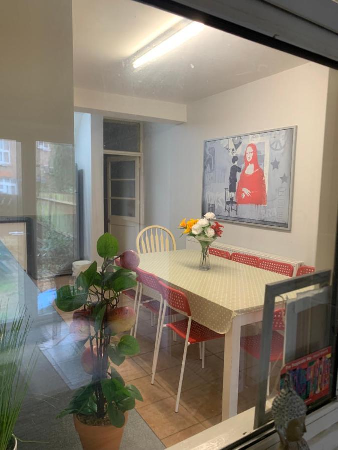 Cosy 6 Bedroom House * Londra