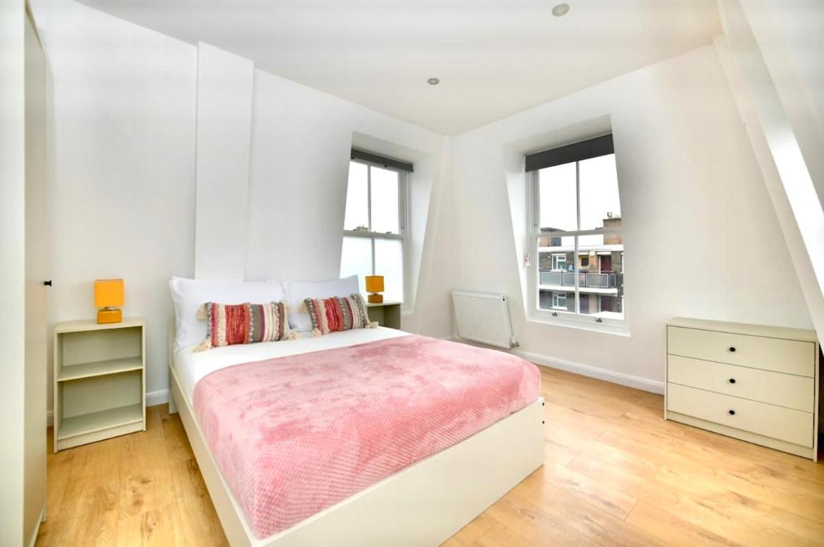 Lovely 2 Bedroom Serviced Penthouse Battersea Park Road Apartment *