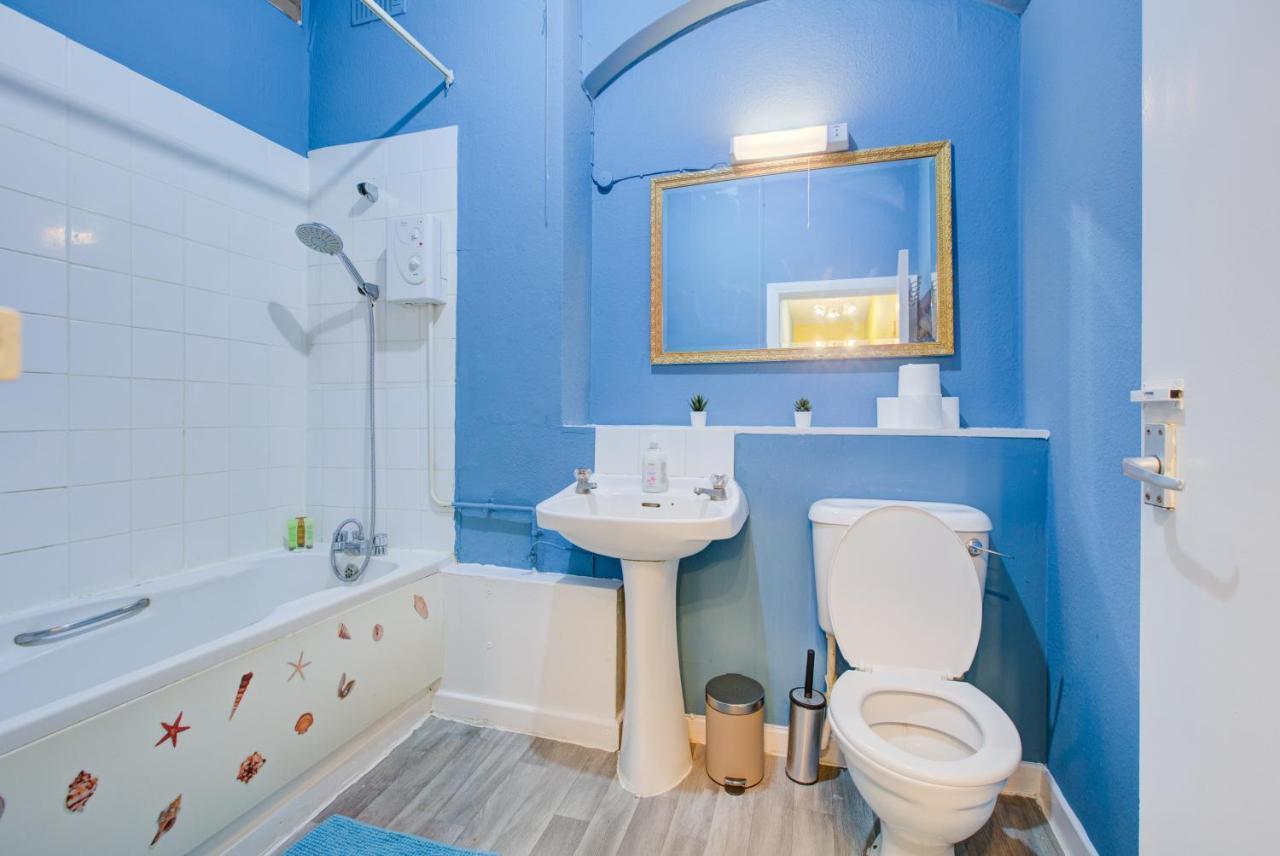Inviting 2-bed Budget In Appartement