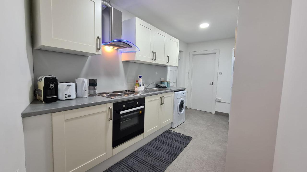 Luxury 1 Bedroom Flat In The Heart Of Wood Apartment