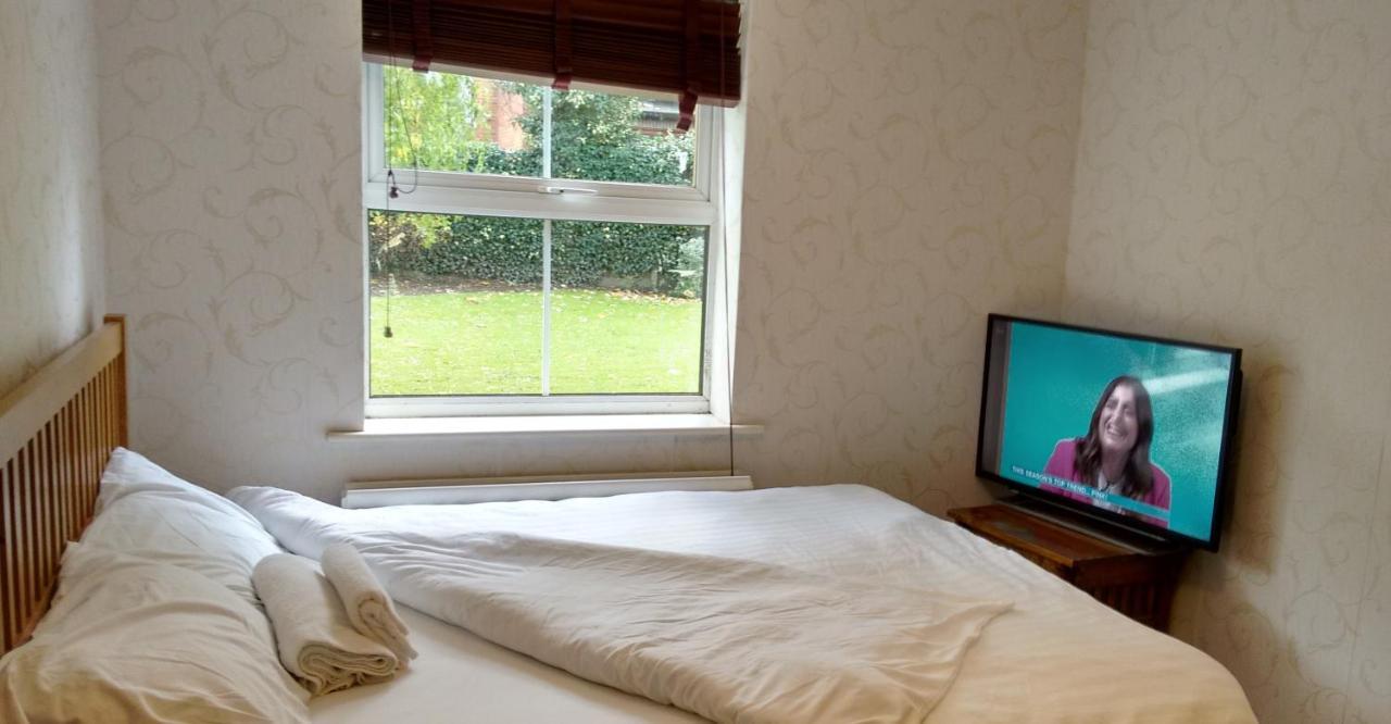 2 Bedrooms & 2 Bathrooms With An Ensuite * London