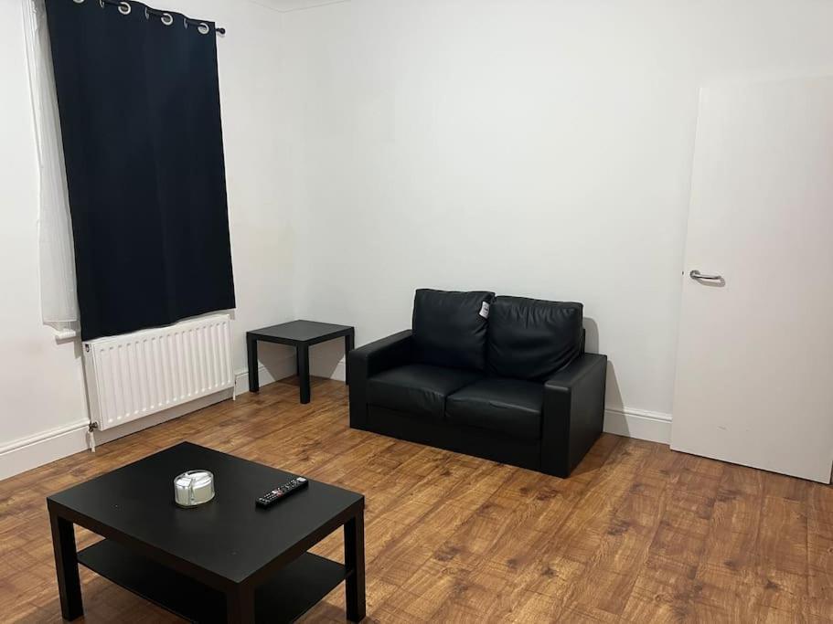Lovely 1-bedroom With Free Parking & Garden. Lejlighed