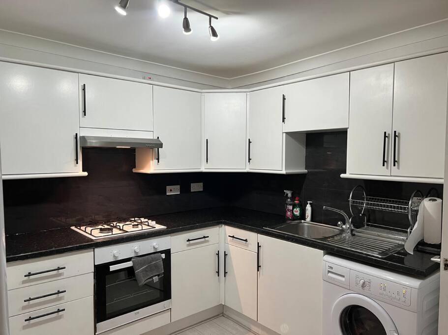 Lejlighed Lovely 1-bedroom With Free Parking & Garden.