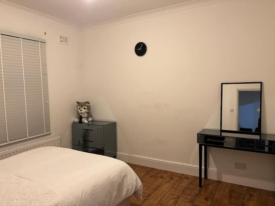 Lejlighed Lovely 1-bedroom With Free Parking & Garden.