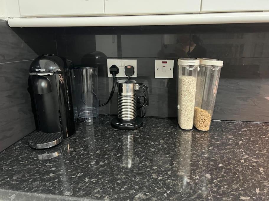 Lejlighed Lovely 1-bedroom With Free Parking & Garden. London