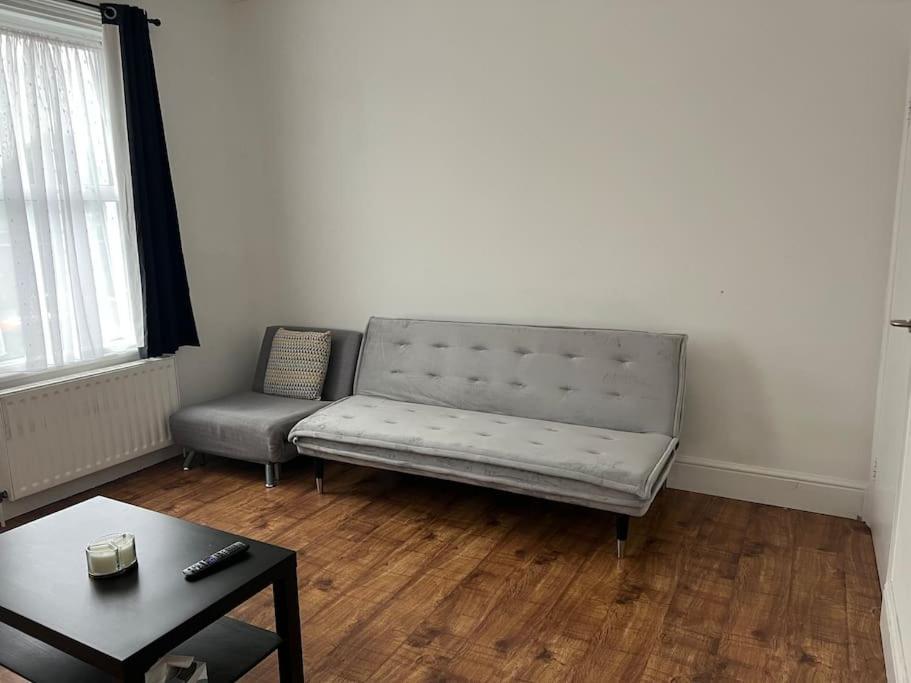 Lejlighed Lovely 1-bedroom With Free Parking & Garden.