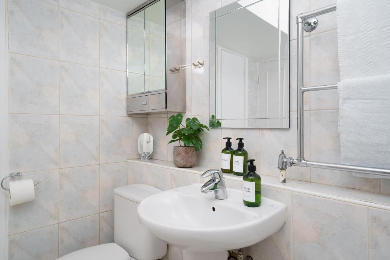 Location Oxford Str, Soho 2 Bedr, 3 Beds, 2 Bath * London