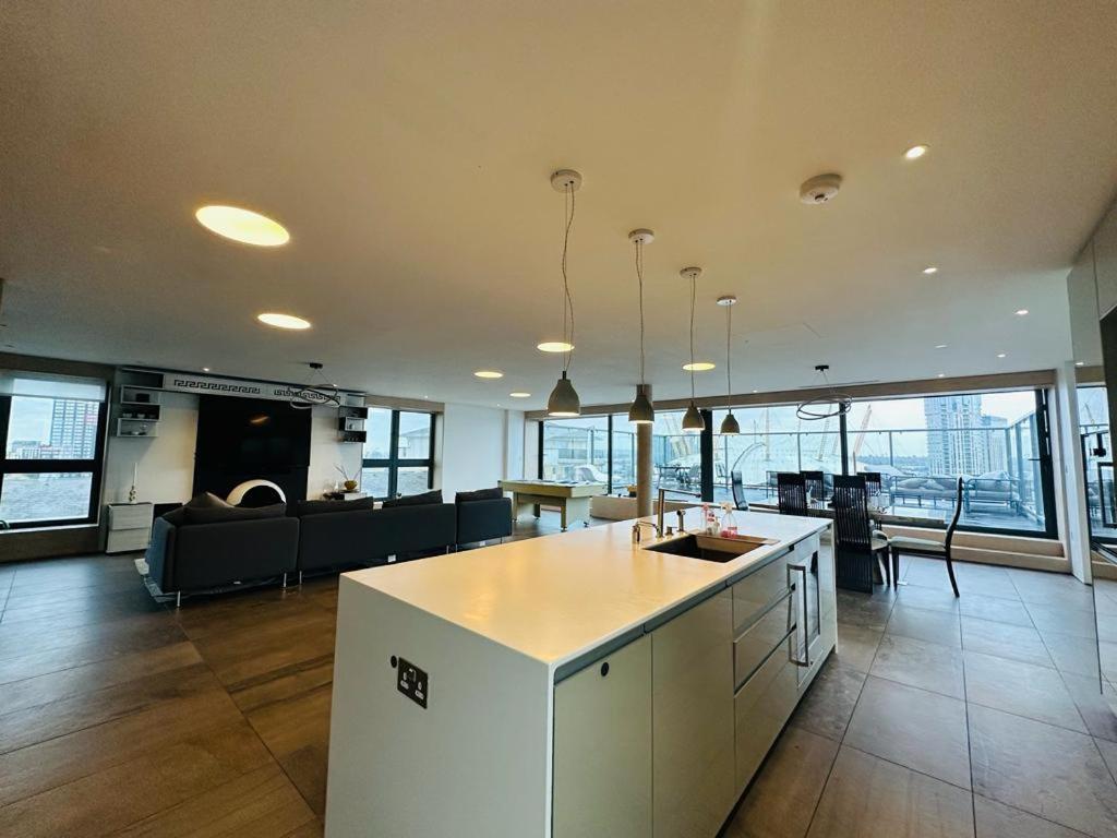 Canary Wharf & O2 Penthouse Apartment London
