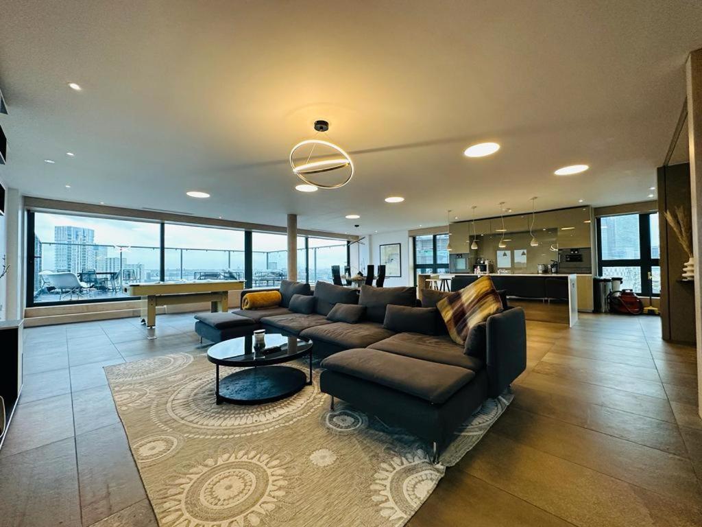 Canary Wharf & O2 Penthouse Apartment *
