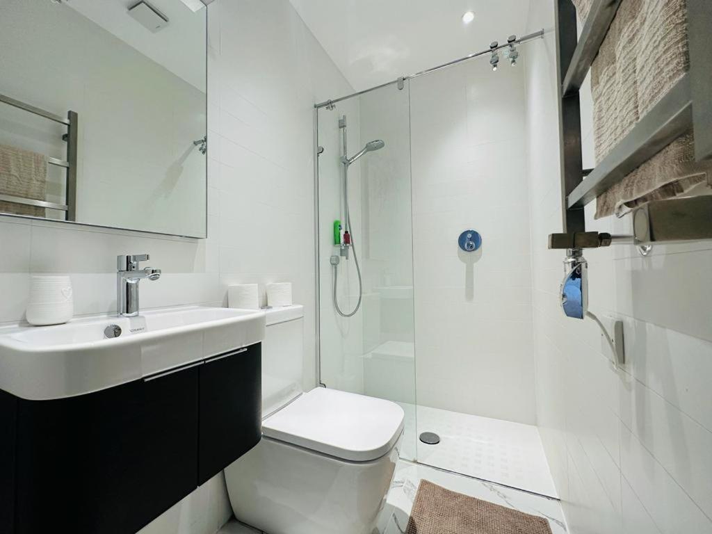 Canary Wharf & O2 Penthouse Apartment London