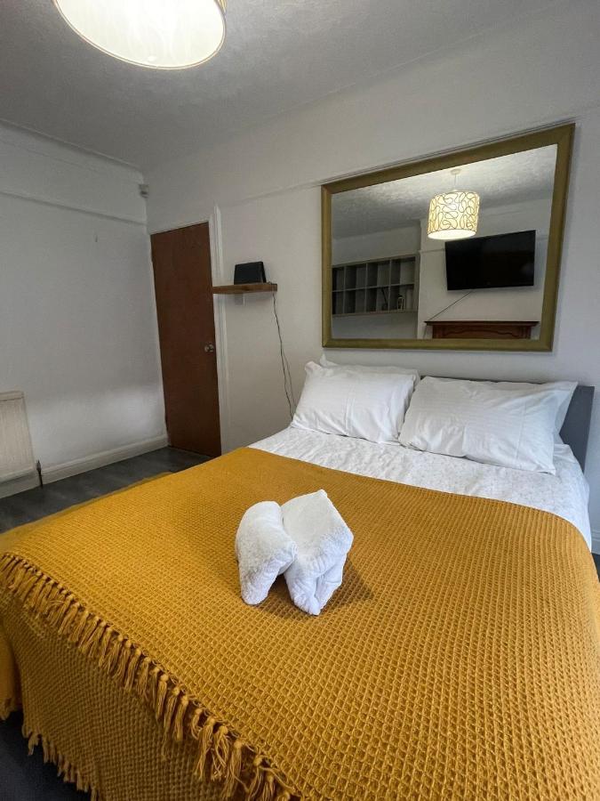 Beautiful Private In Willesden * Londen