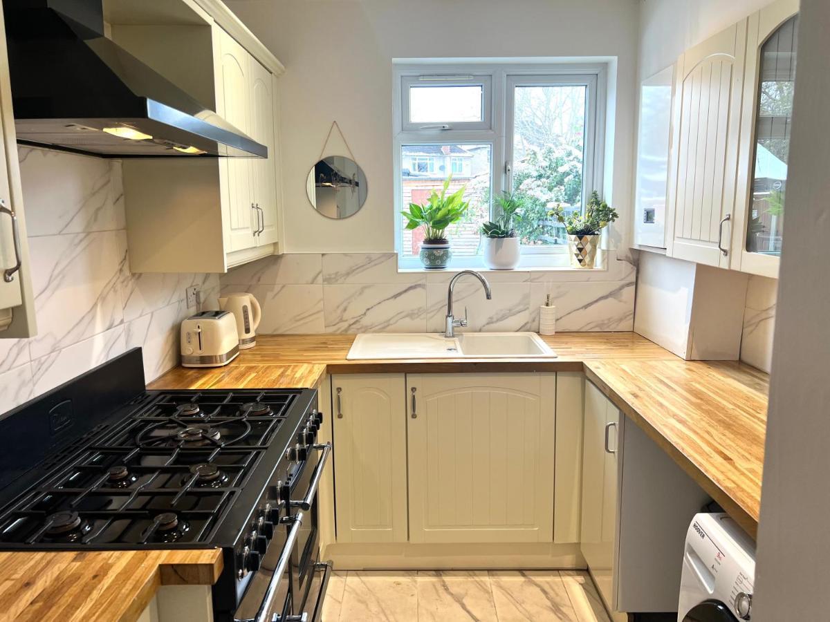 Cosy Double Bedroom For One Guest * Londen