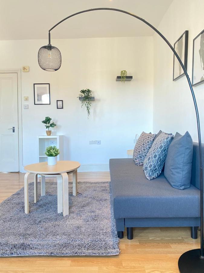 Apartment Charming & Bright 2-bed Apt Close To Station London