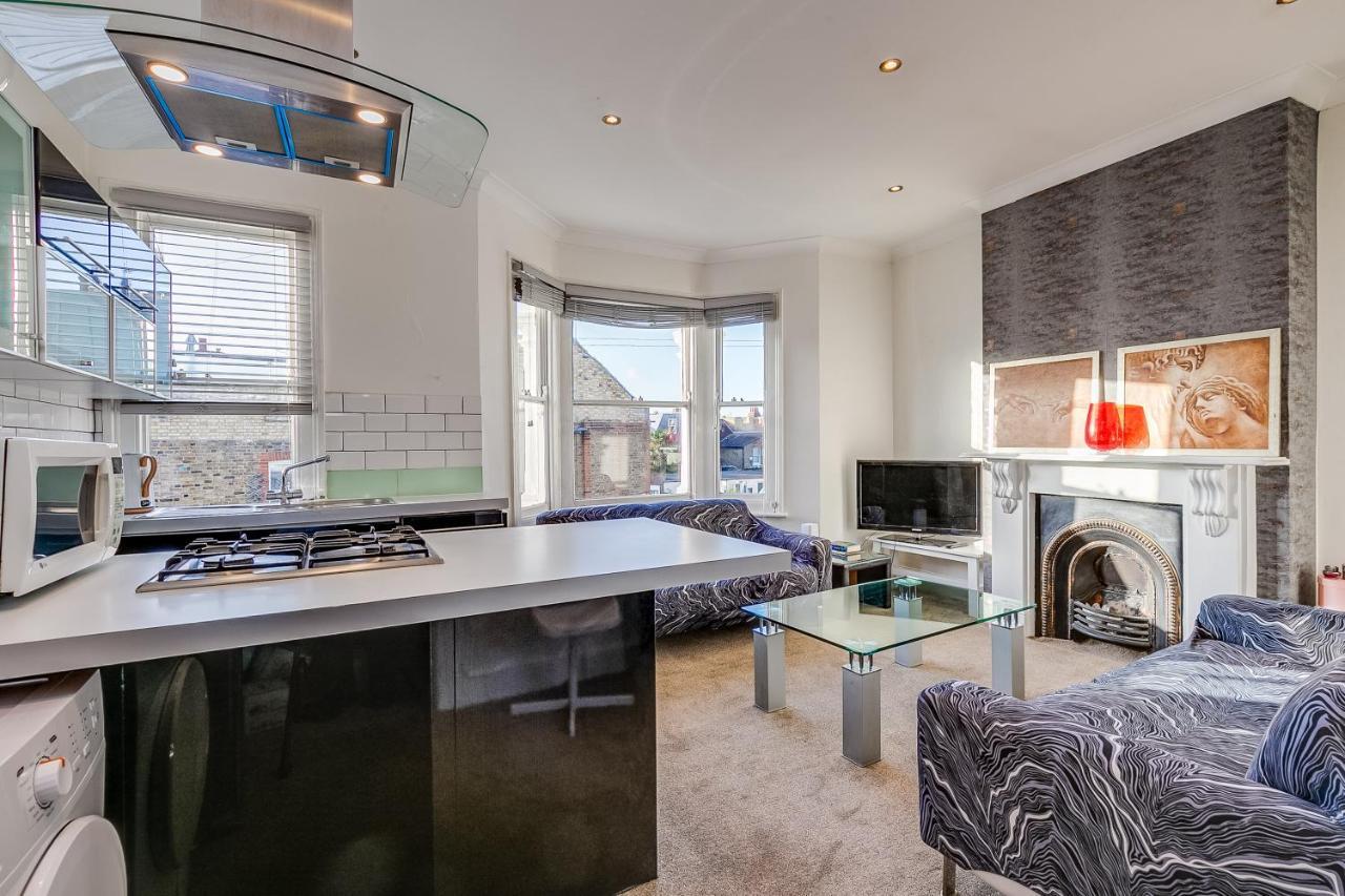 Lovely Place, Perfect For Family And Business Travellers Ideally Located Between The Commons Londen