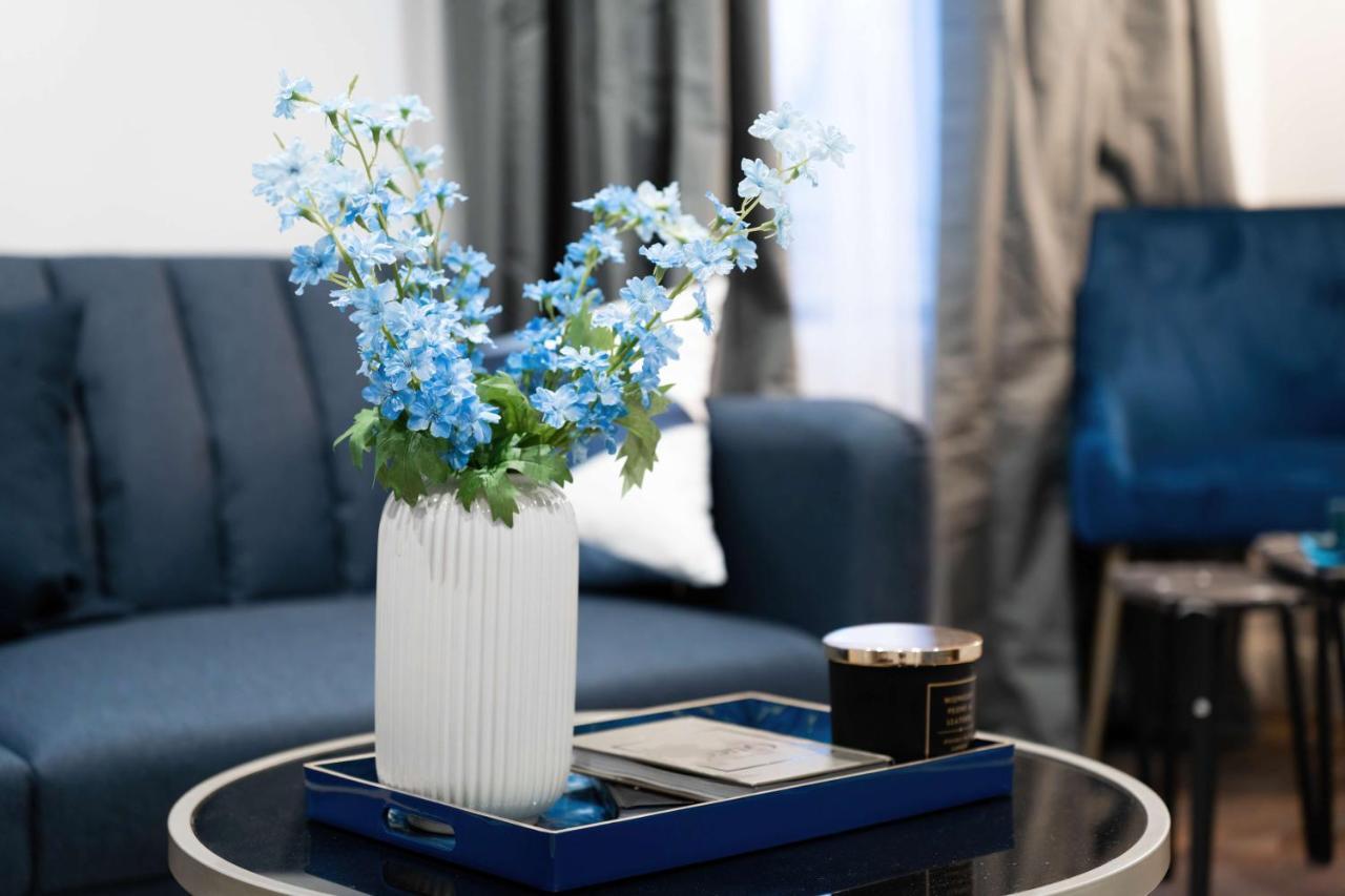 Kensington High 2 Bedroom Londra