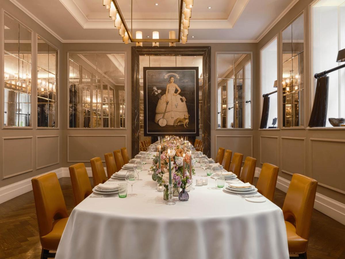 Corinthia Hotell