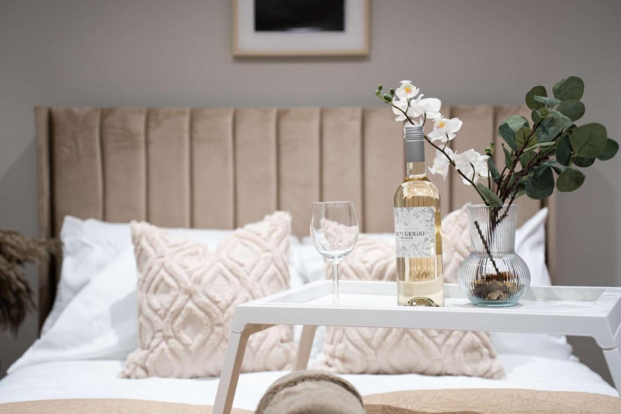 Kensington High 2 Bedroom Londra