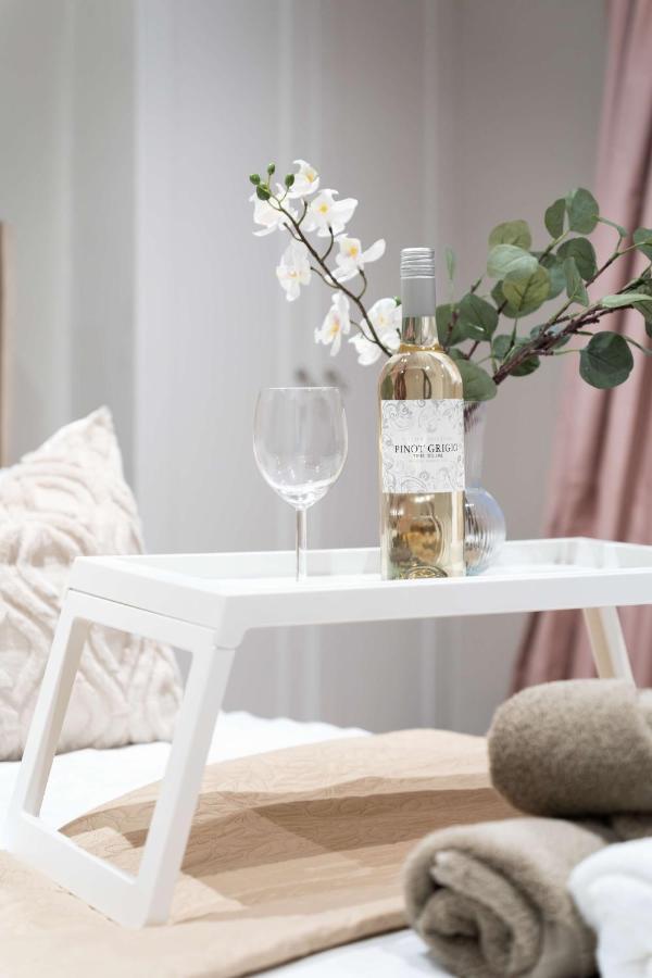 Kensington High 2 Bedroom Londra