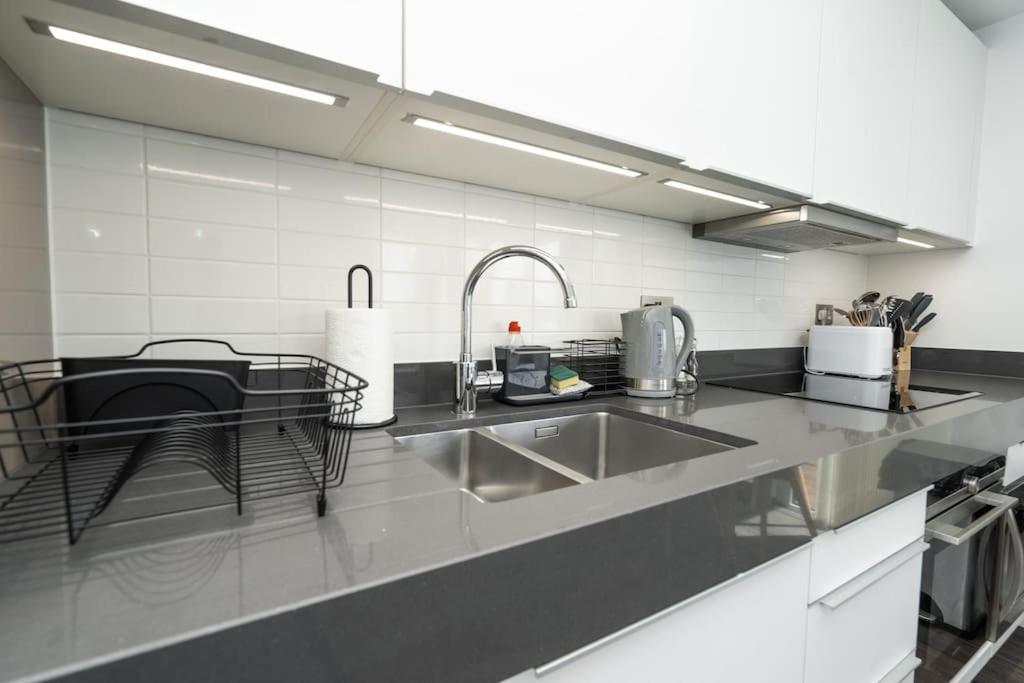 Modern 1-bed Aldgate East * London