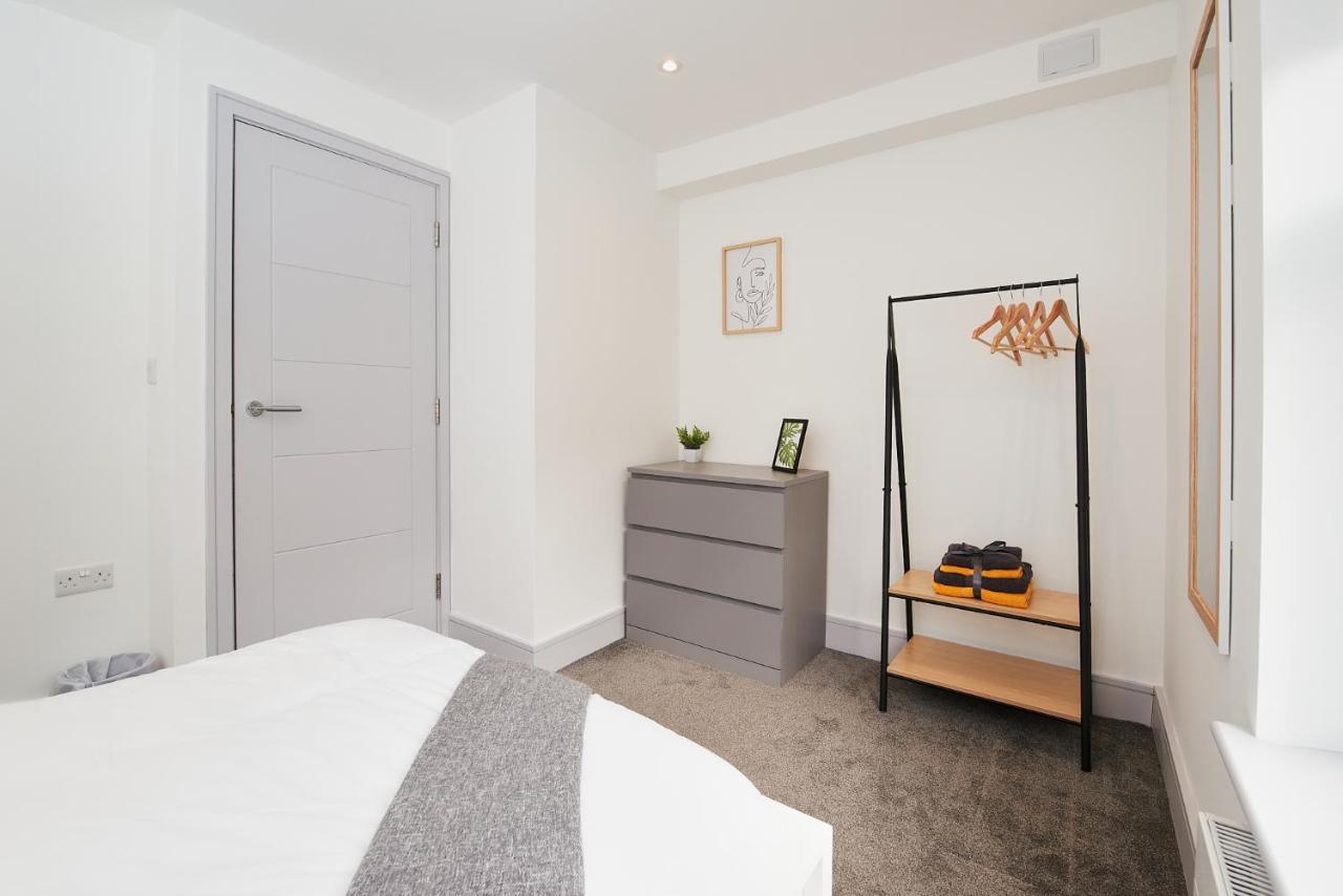 High Spec 2 Bed W/parking Available * London