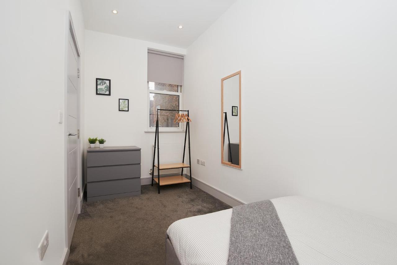 High Spec 2 Bed W/parking Available London