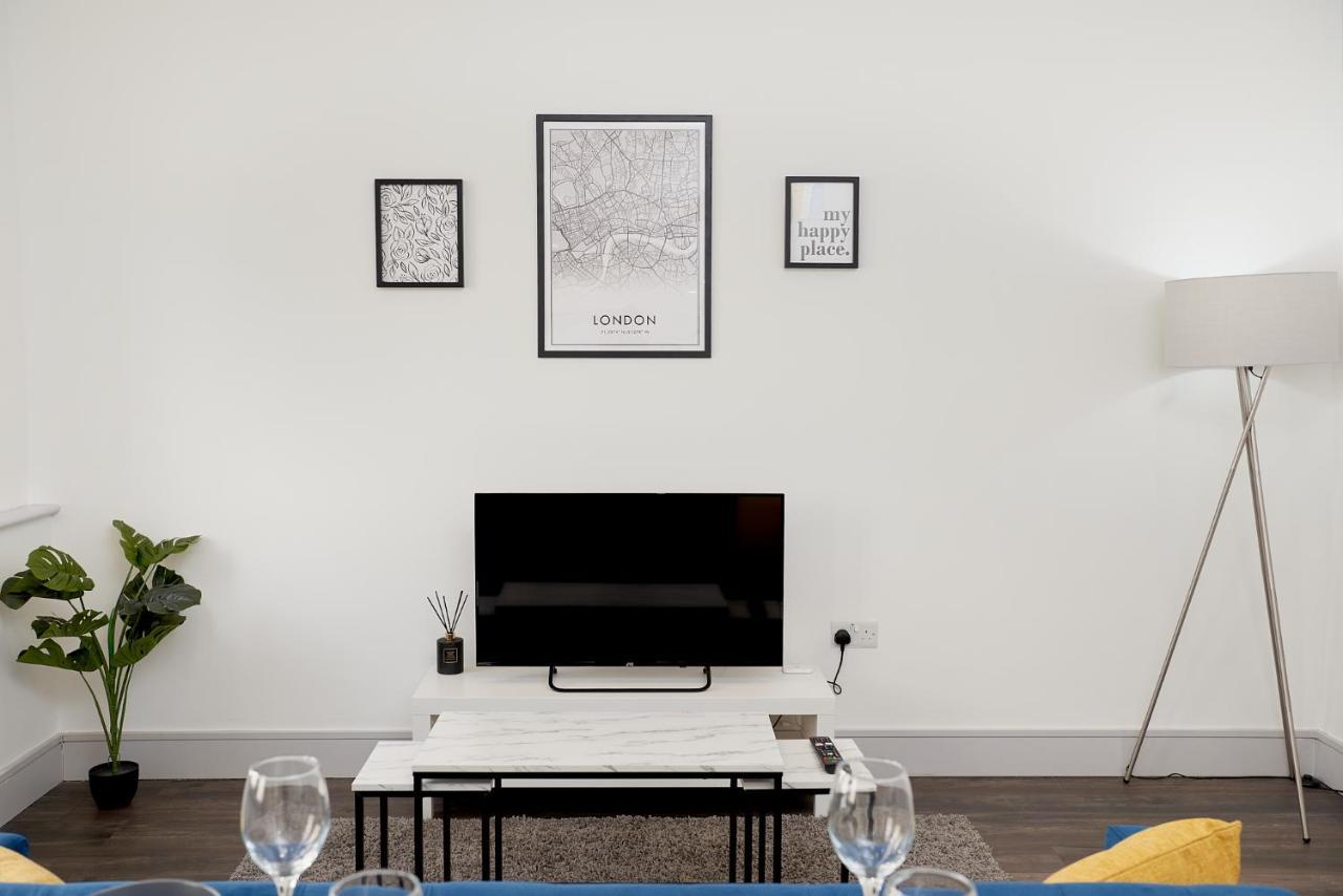 High Spec 2 Bed W/parking Available * London