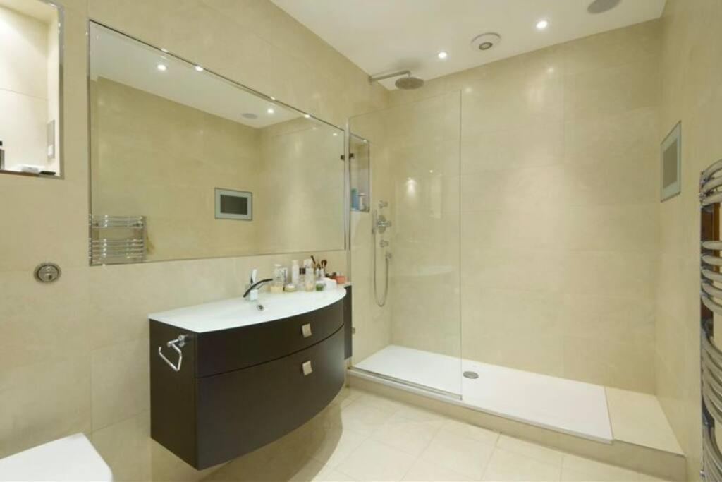 Designer 2 Bedroom Pimlico Lejlighed