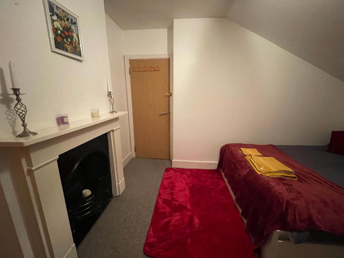 Privat bolig Cozy & Spacious 2 Mins Away From Train Station *