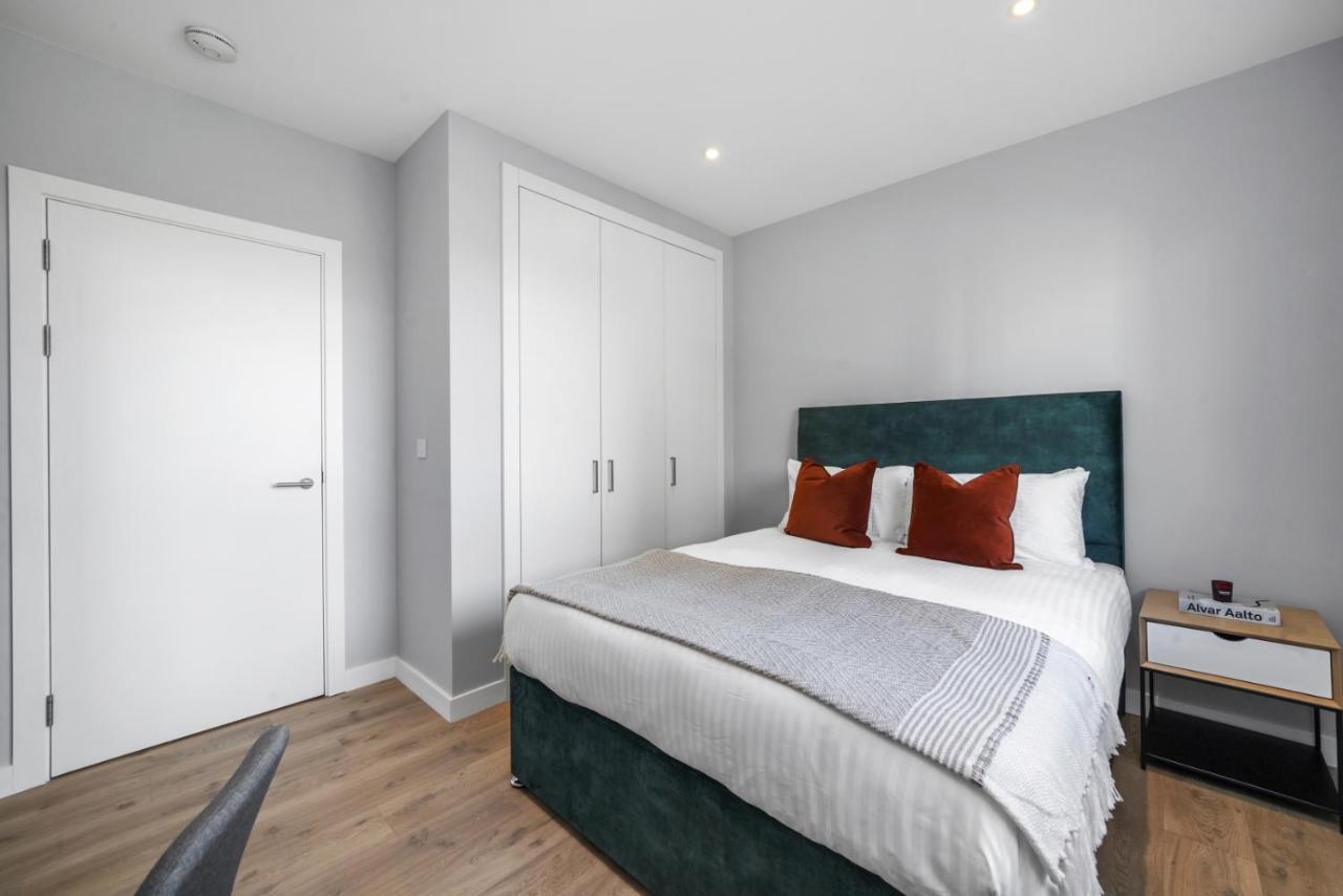 Lägenhet Ellie N Conys 3 Bedroom With 2 Bathrooms, An Ensuite, Kitchen And Balcony In Stratford Westfield *