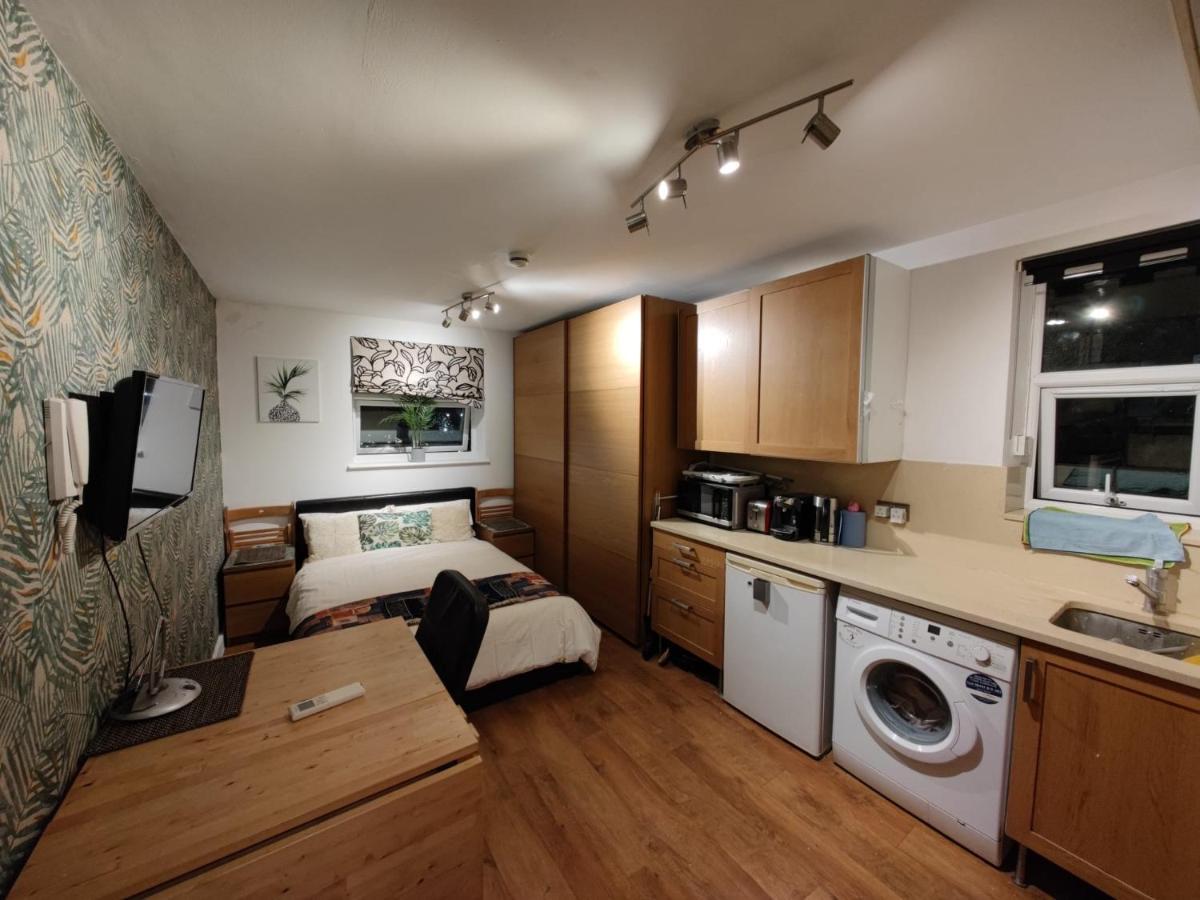 Appartement Studio 351 Ladbroke Grove, W10 6ha *