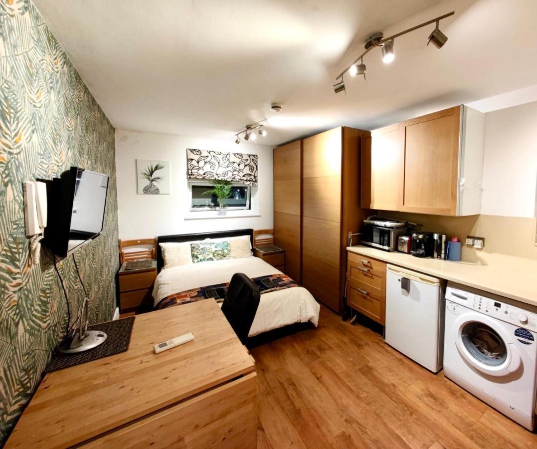 Appartement Studio 351 Ladbroke Grove, W10 6ha *