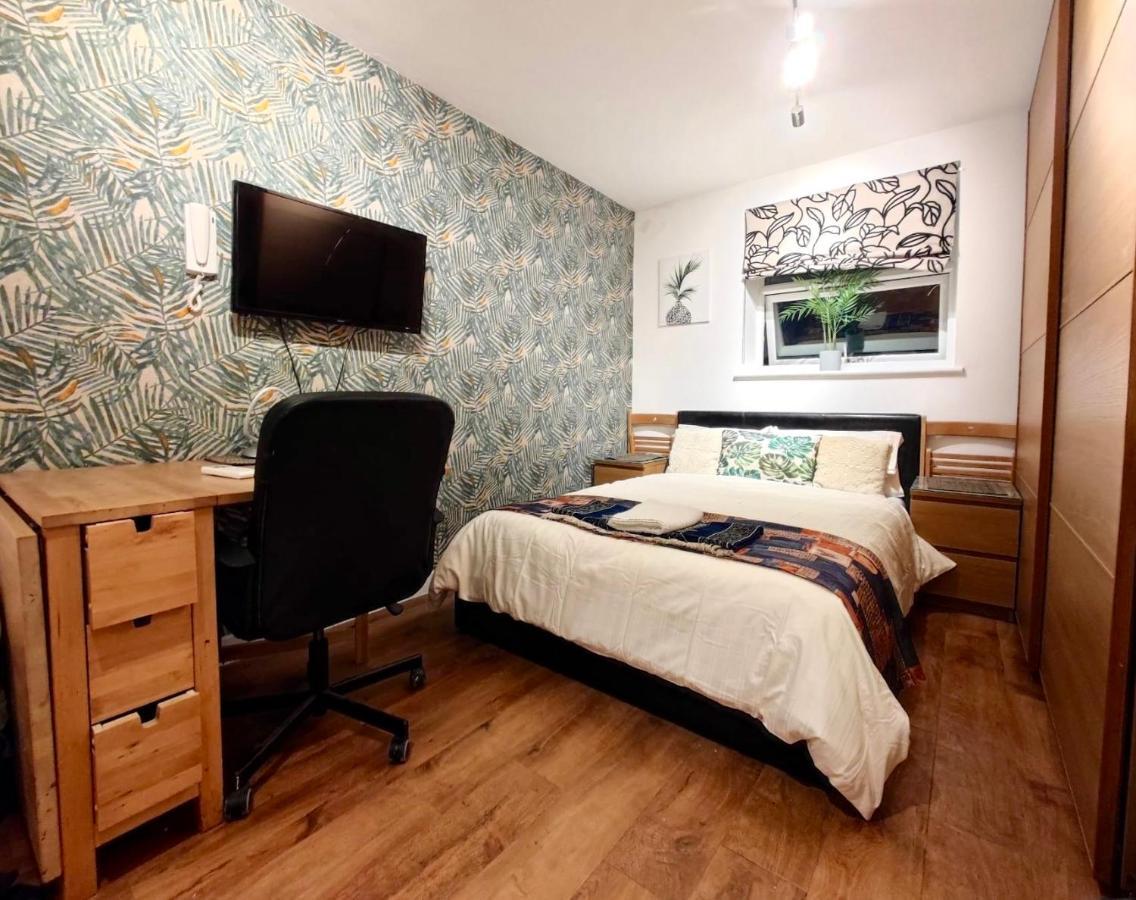 Appartement Studio 351 Ladbroke Grove, W10 6ha *