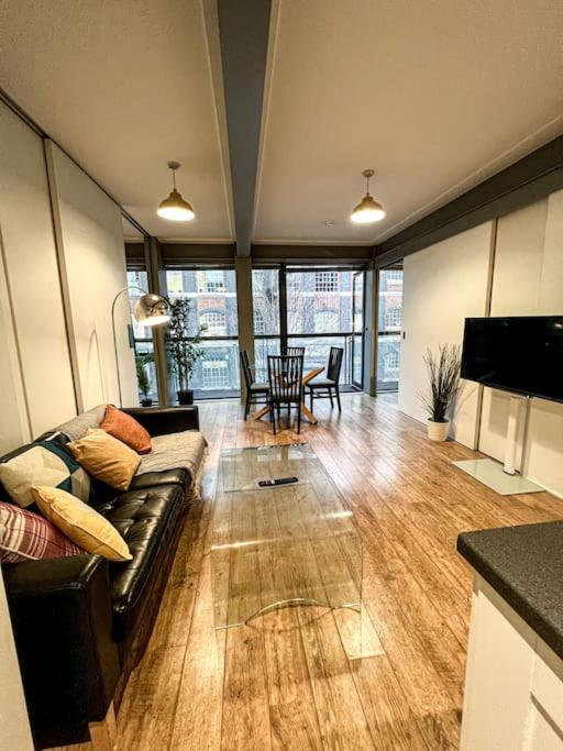 Apartment 2bed Stratford With Easy Access To London, O2, Excel, Parking Nearby *
