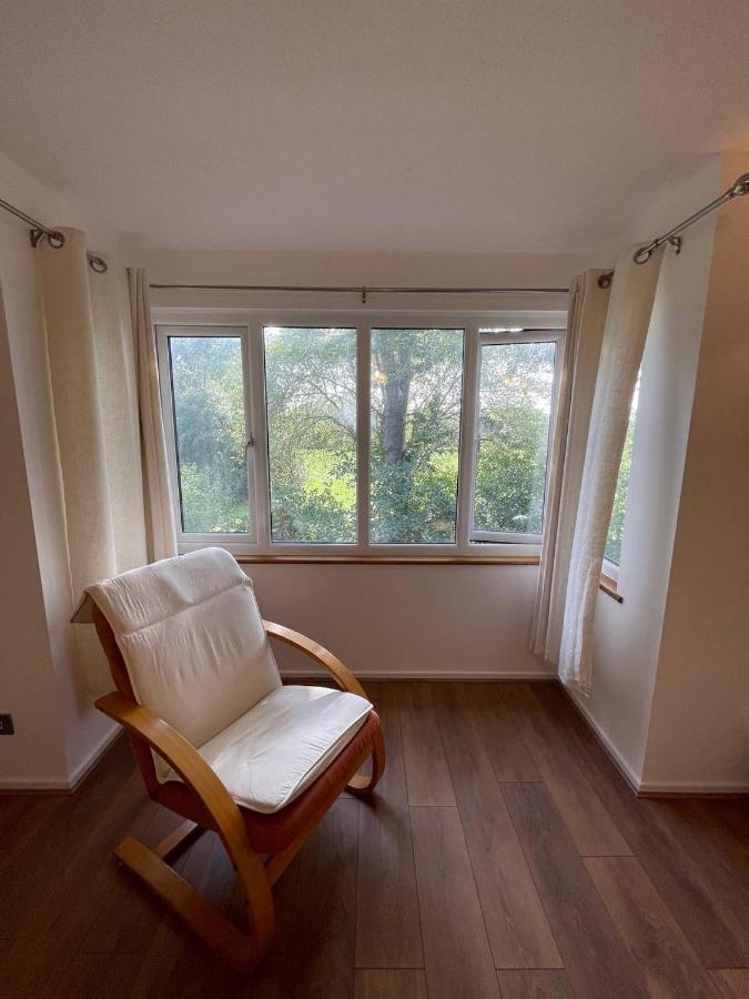 Apartment Comfort: 2-bedroom Flat With Parking And Transport Links London